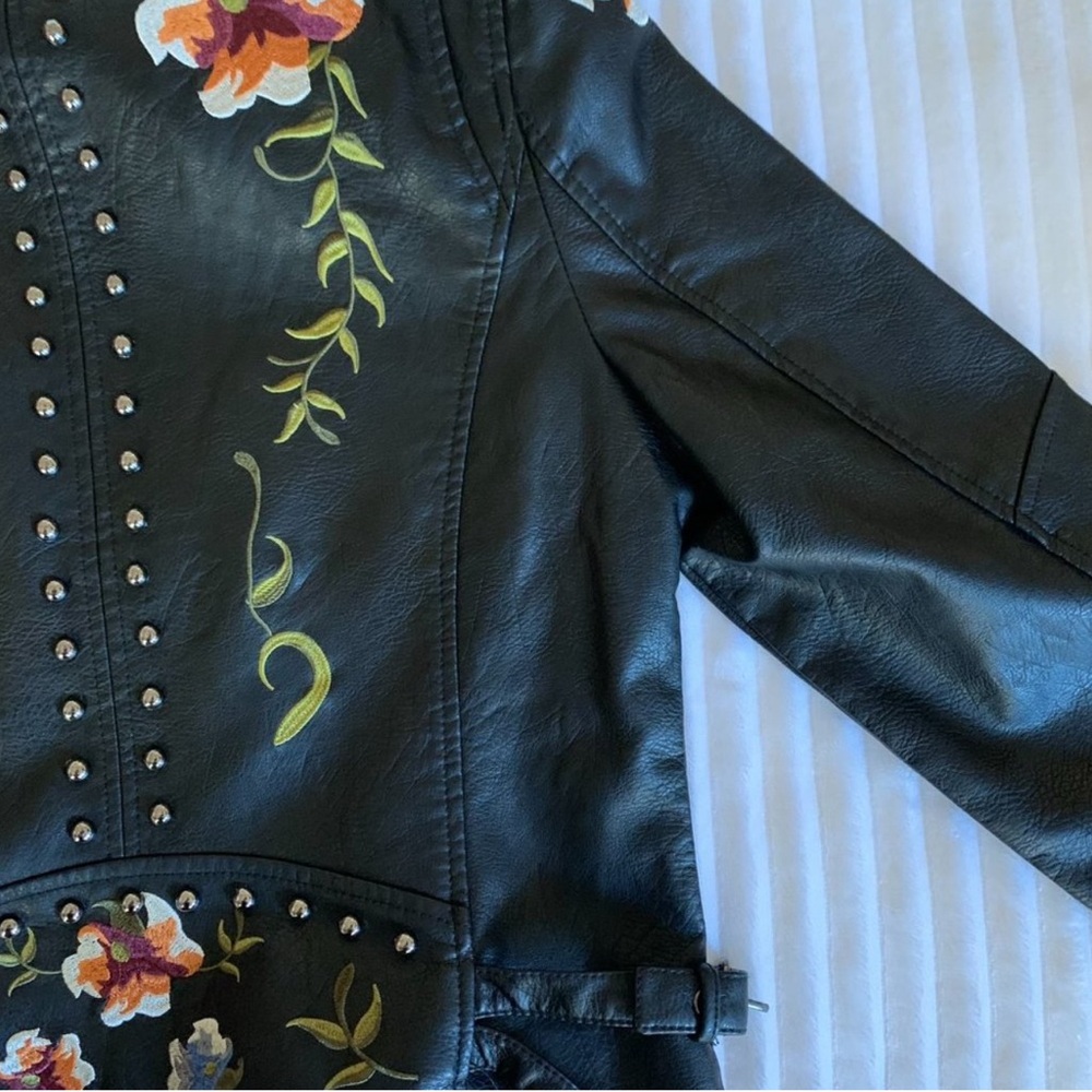 Today Sale ‼️ NWT Floral Embroidered faux leather jacket - Size S - Picture 6 of 6